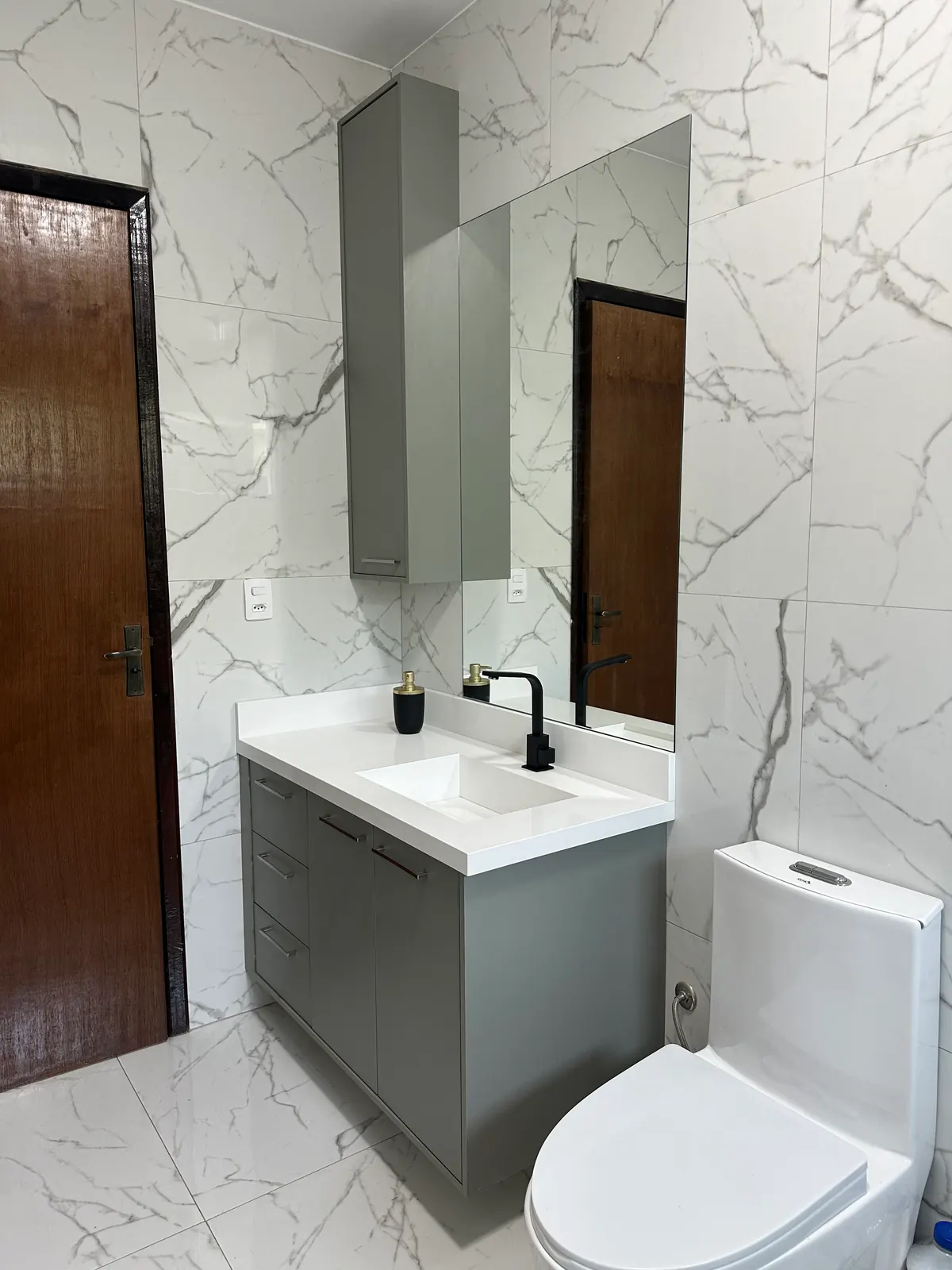 Banheiro planejado elegante