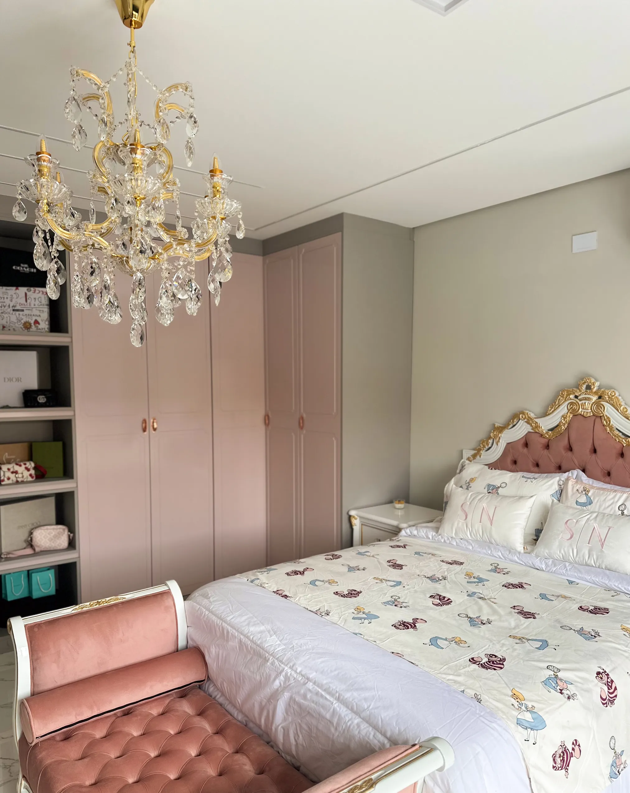 Dormitorio planejado com acabamento elegante
